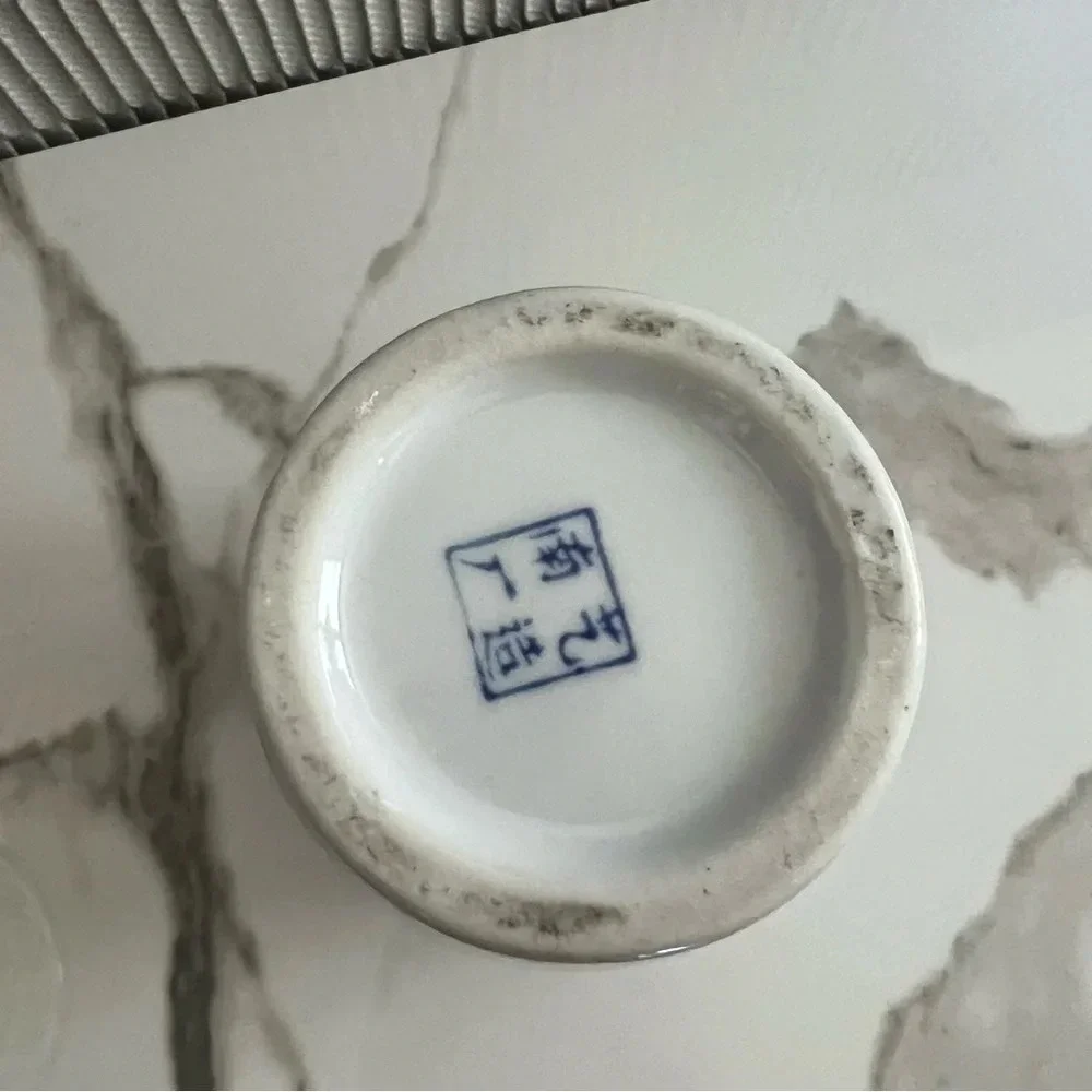 N/A blue white